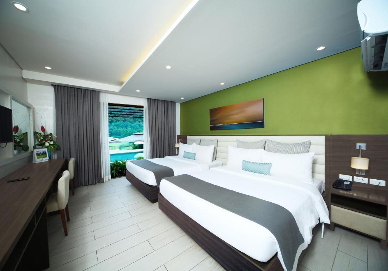 Laguna Pool View Connecting Room