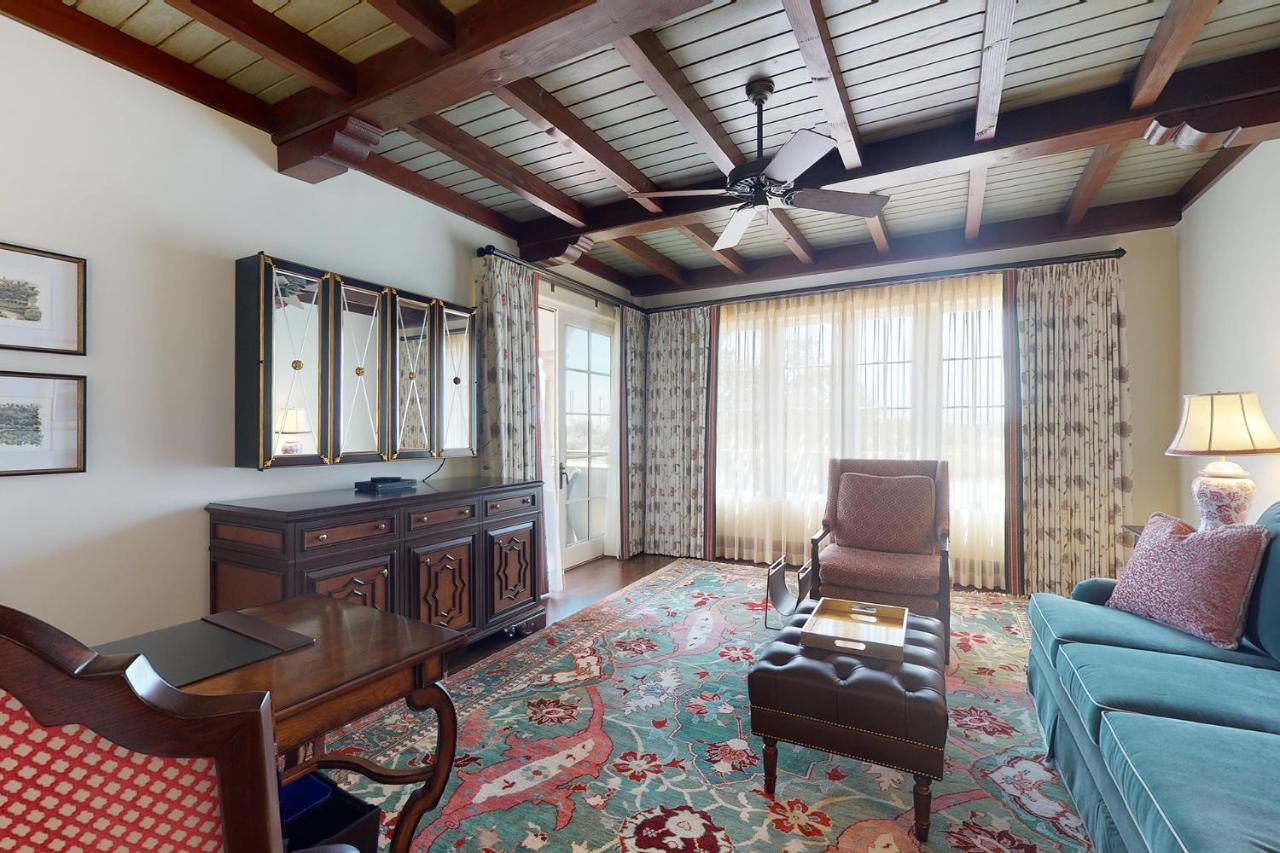 King Suite with River View