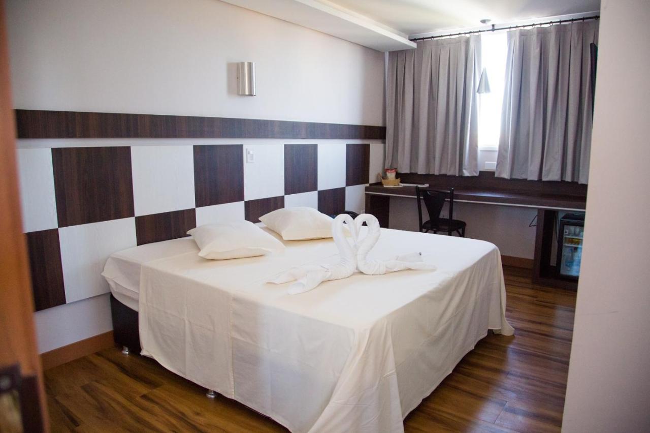 Quarto Grande com Cama de Casal ou 2 de Solteiro