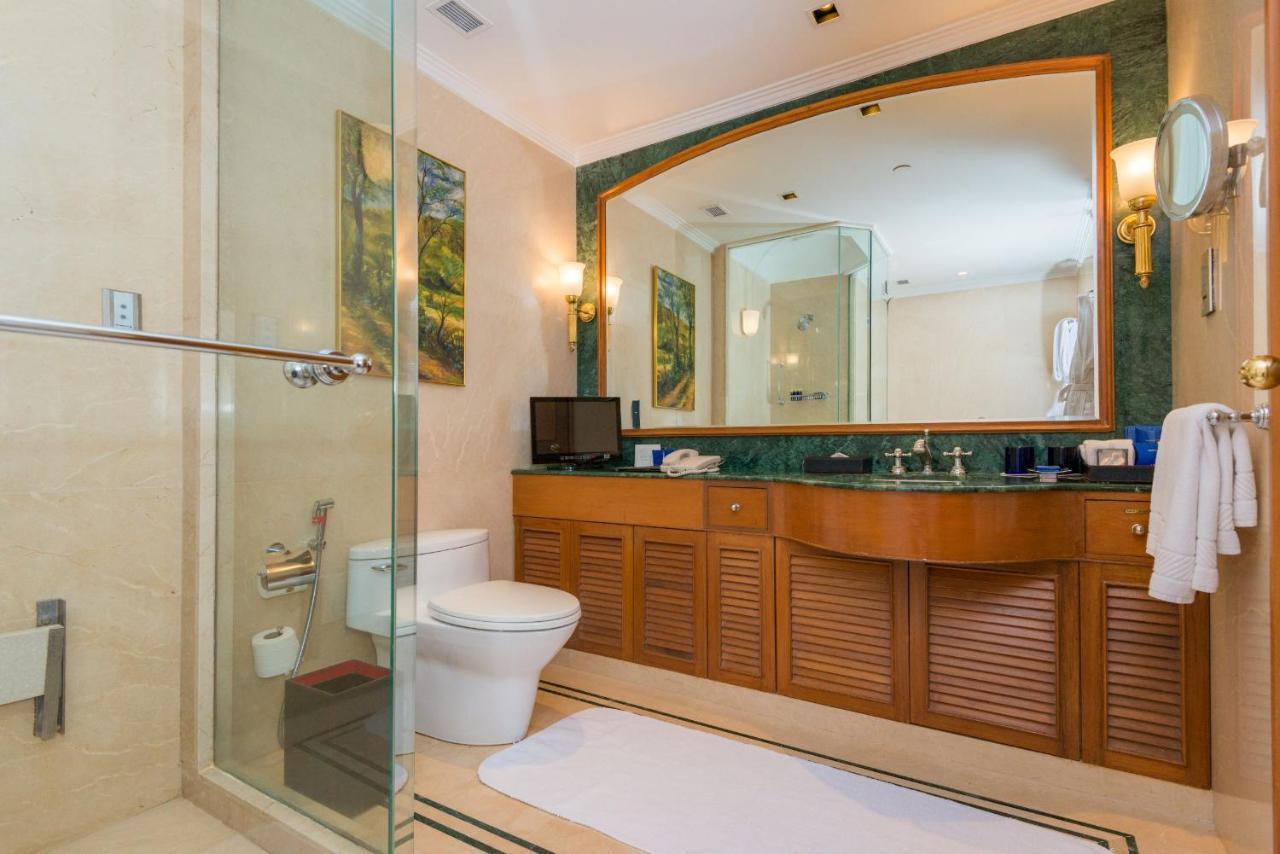 Deluxe Suite Private Balcony