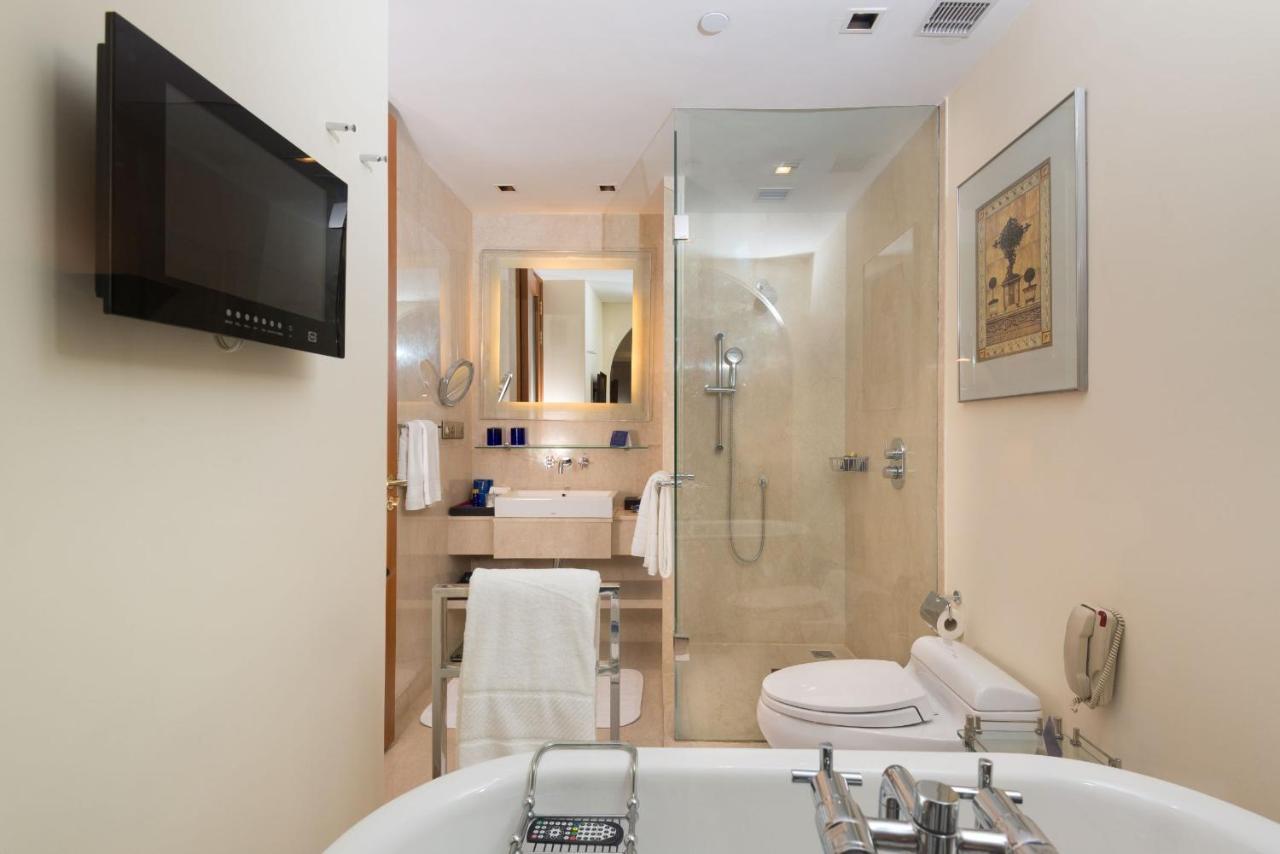 Deluxe Room Private Balcony