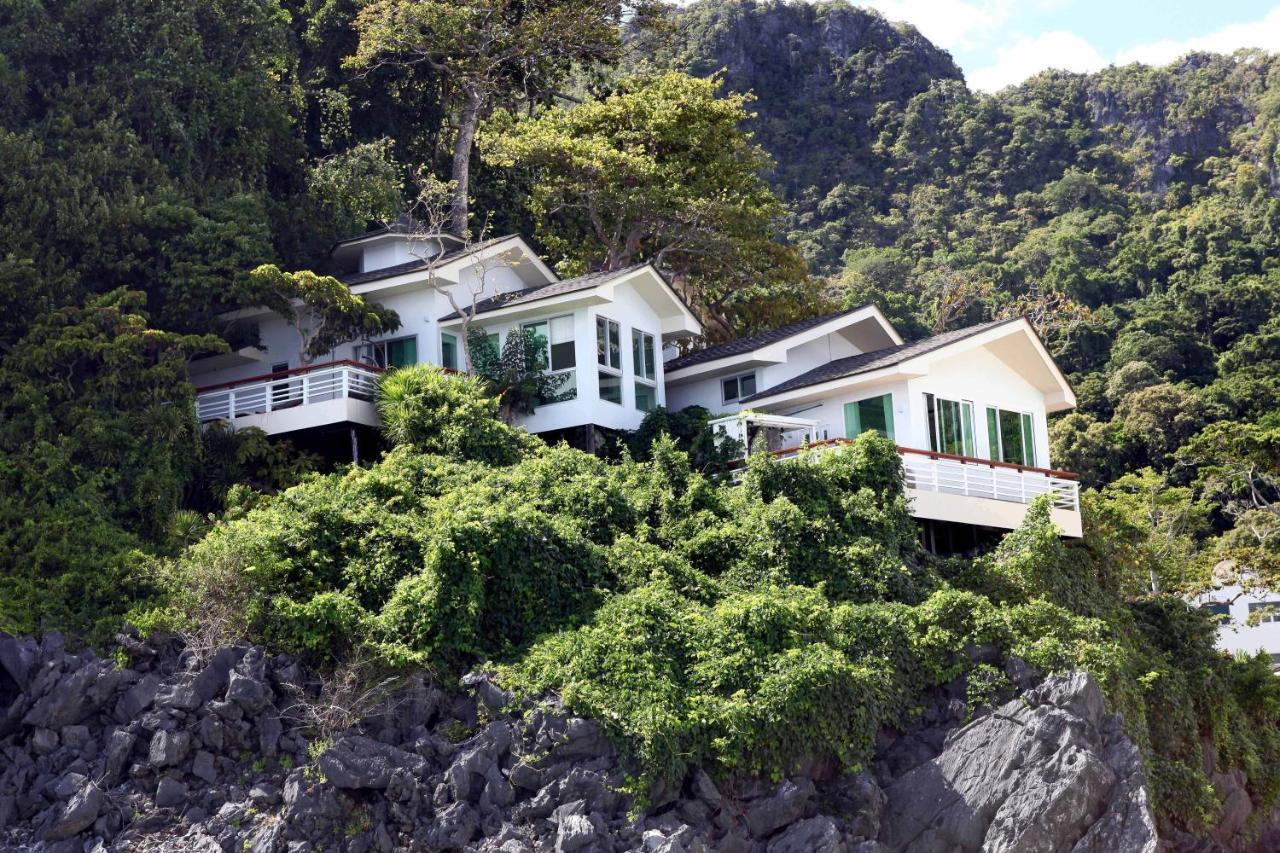 Family Villa with Panoramic Ocean View
