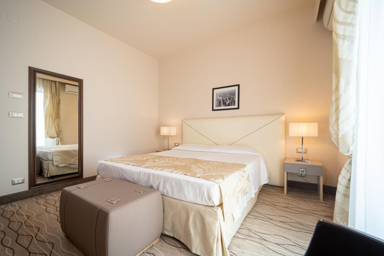 Deluxe Double Room Balcony,1589330409:JPEG