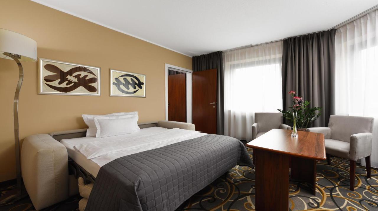 Standard Double Suite