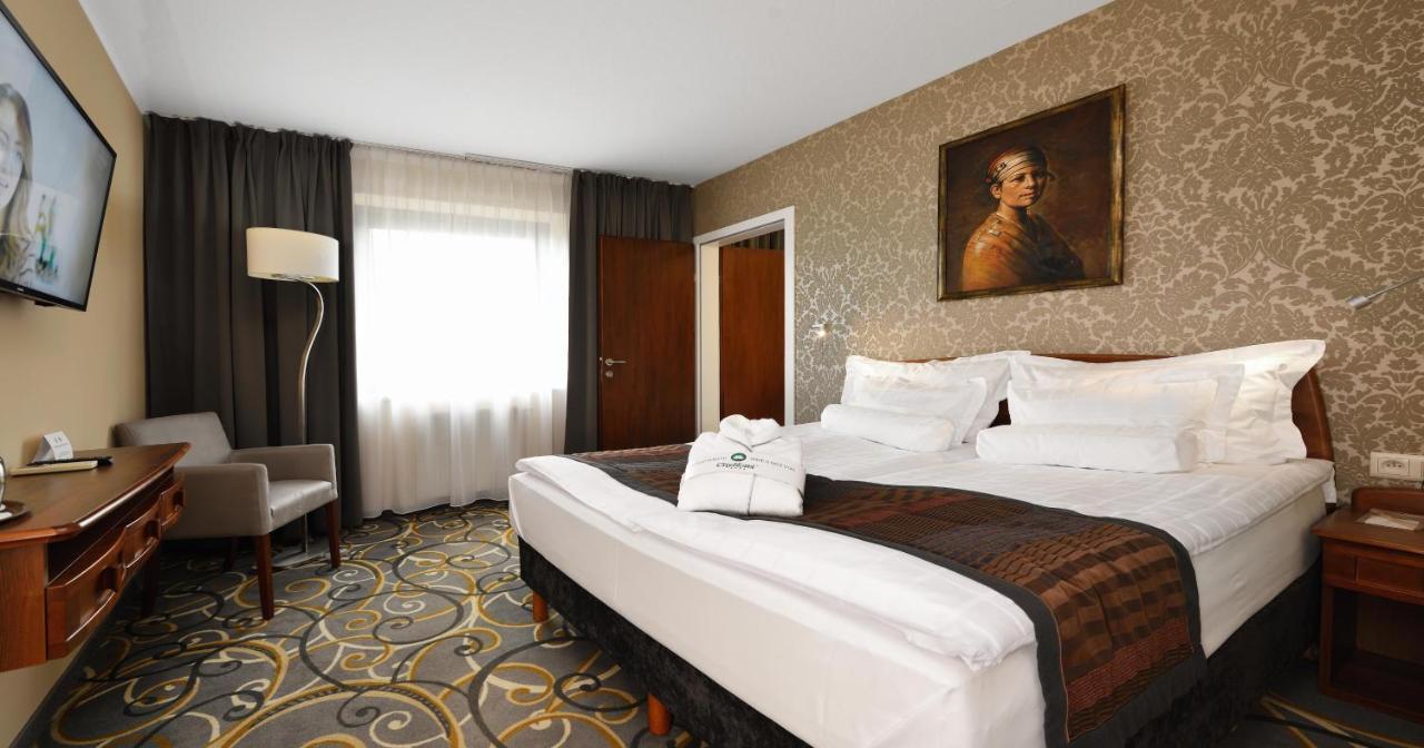Standard Double Suite