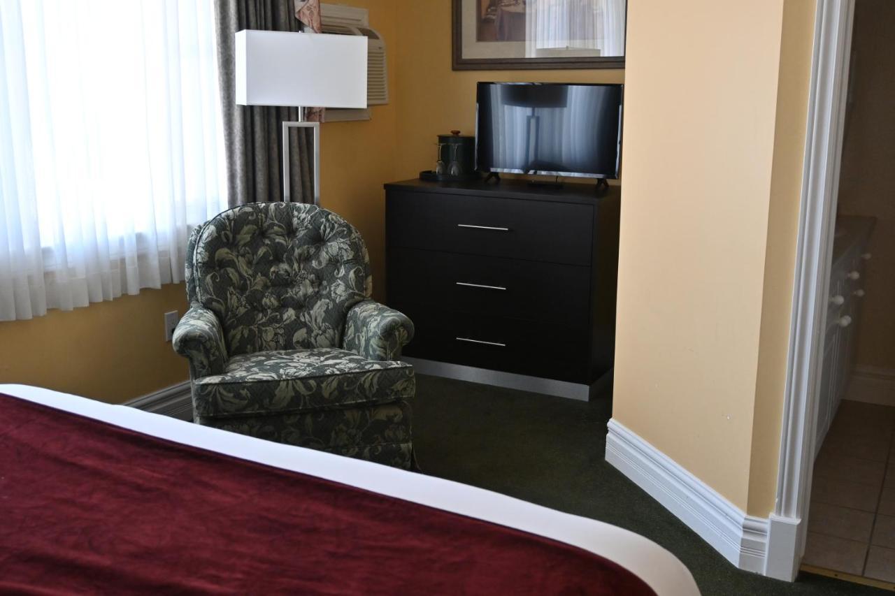 Queen Room