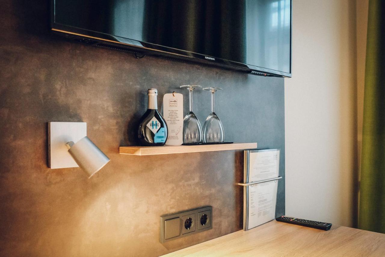 Doppelzimmer mit Straßenblick