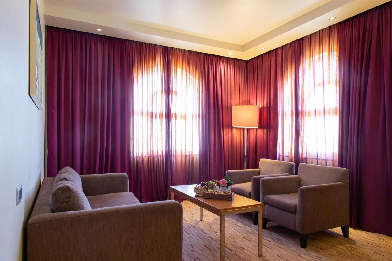 Suite Lounge Access