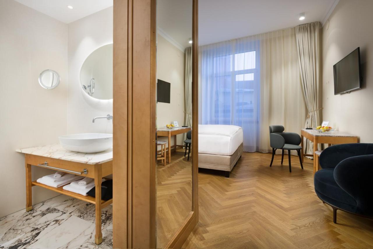 Superior Comfort Queen Room