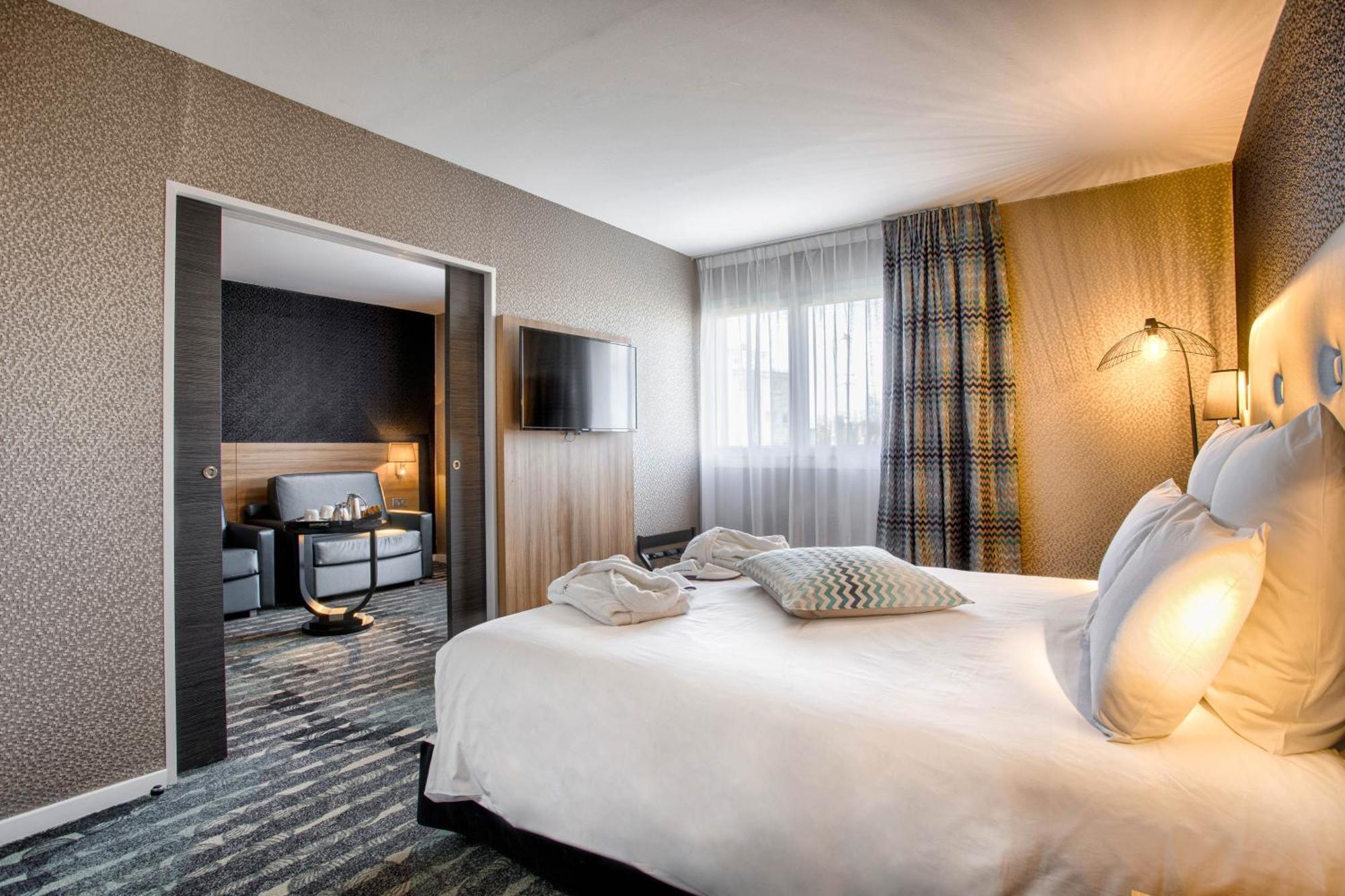 Privilege Suite One Double Bed One Sofa Bed