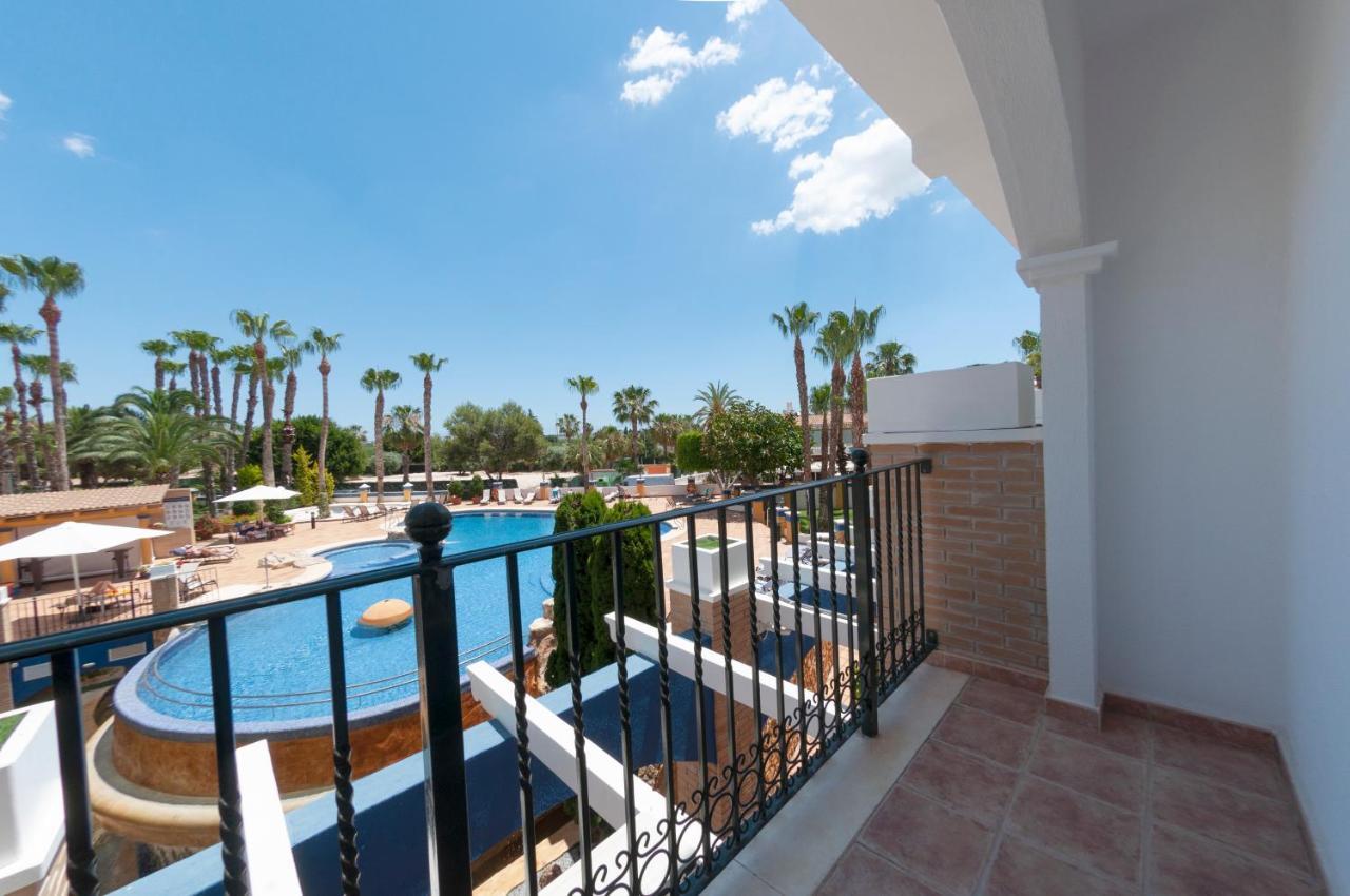 Suite Junior con vistas a la piscina