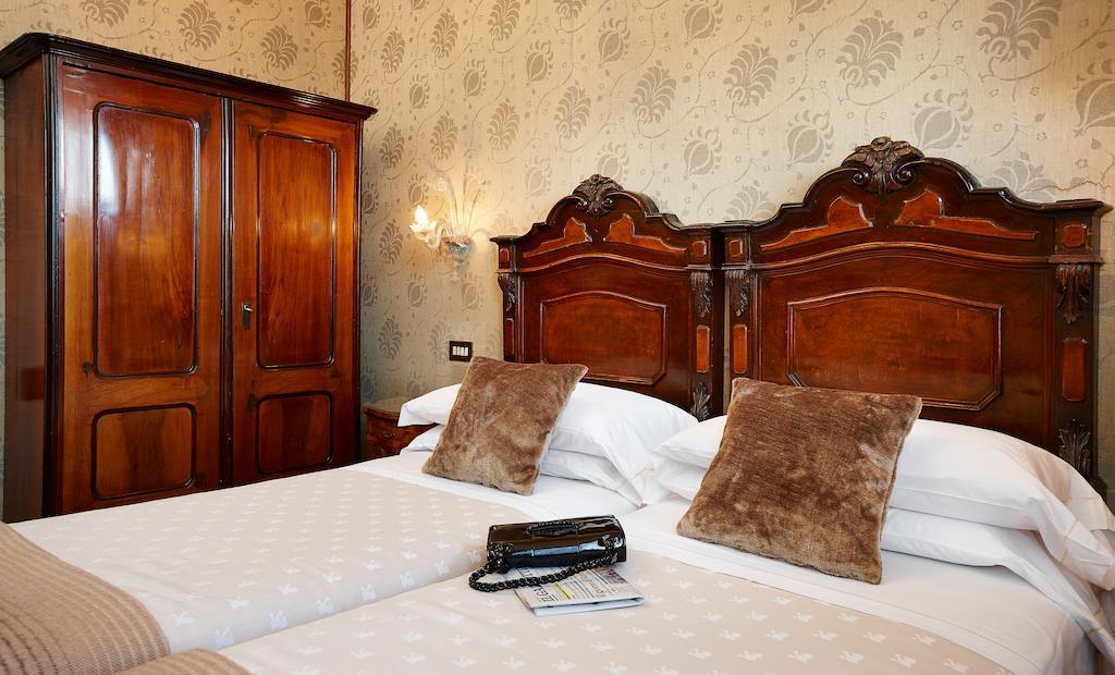 Small Double Room,257397393:JPEG