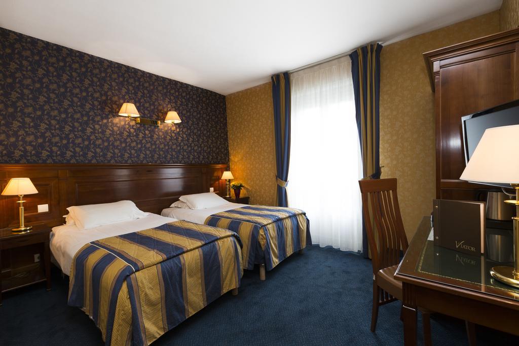Quarto com 2 Camas de Solteiro