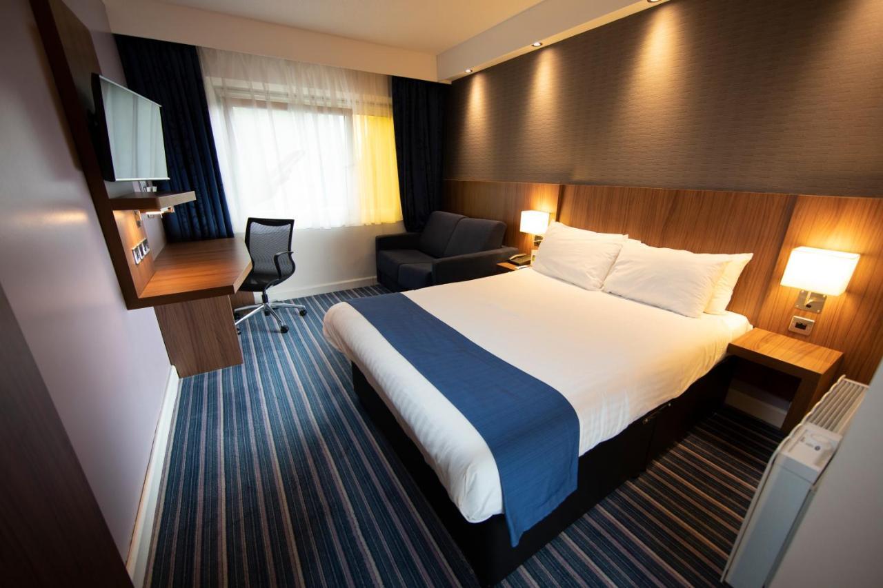 Standard Double Room with Single Sofa Bed and Free Hot Breakfast