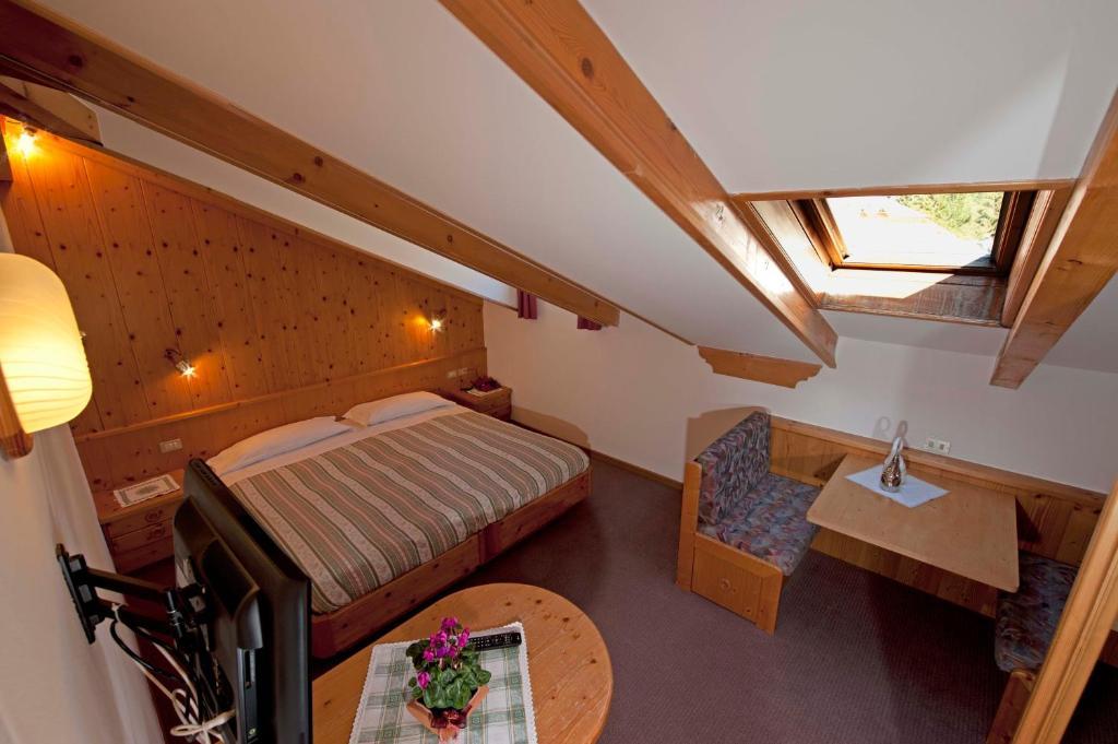 Classic Double Room,44008363:JPEG