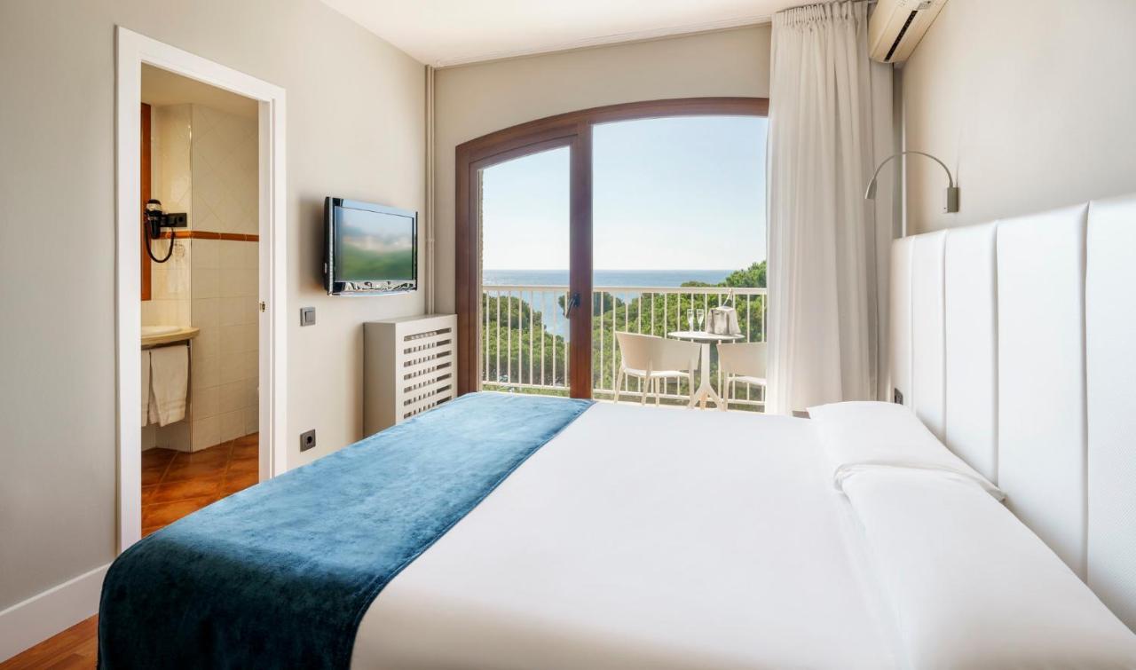 Double or Twin Room Sea View High Floor