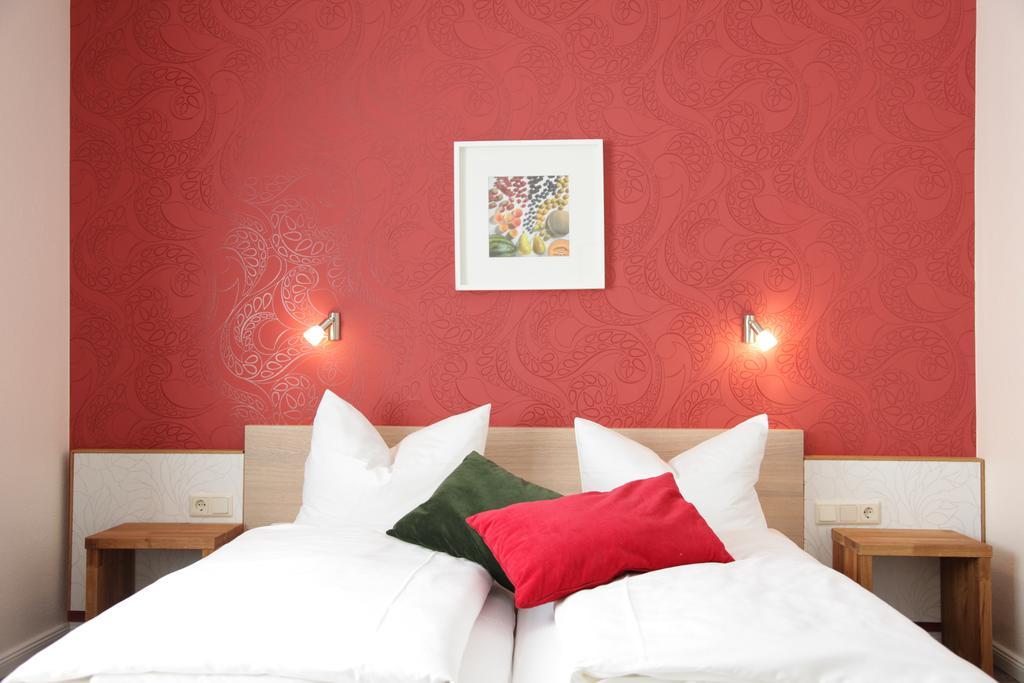 Großes Doppelzimmer mit Doppelbett