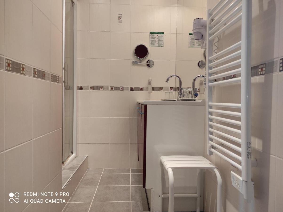 Chambre Quadruple avec Douche