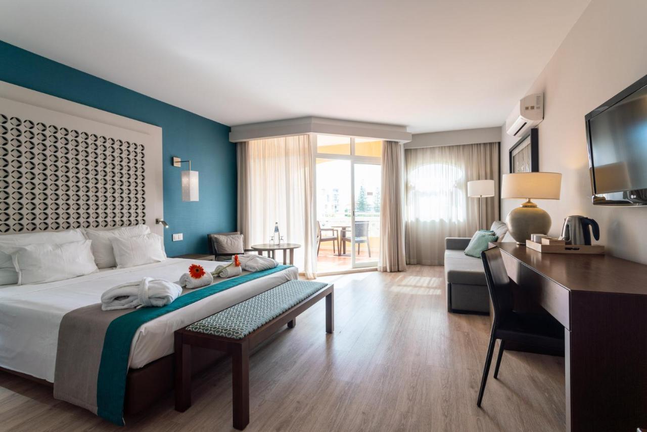 Double or Twin Room Side Sea View