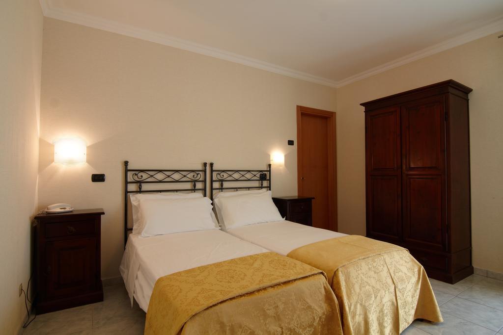 Quarto Econômico com Cama de Casal ou 2 de Solteiro