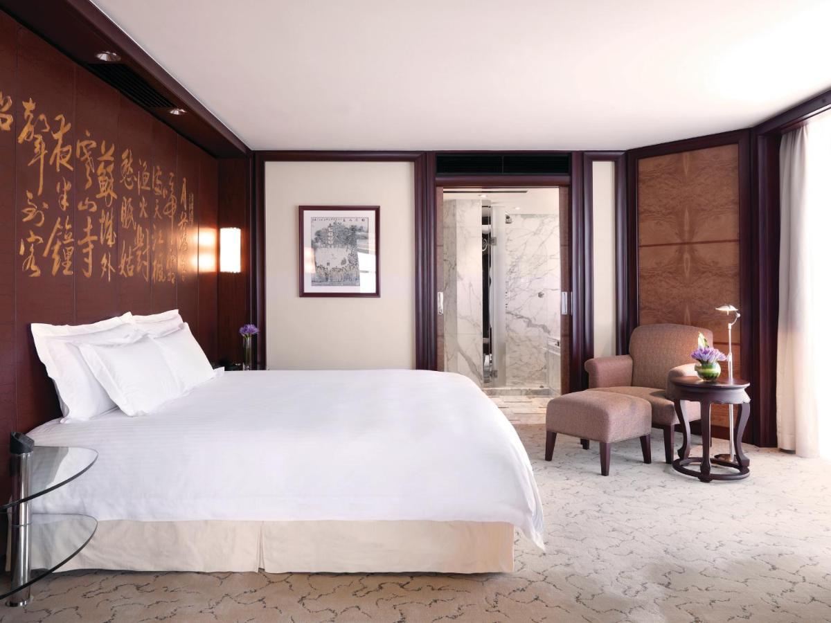 Diplomat Suite