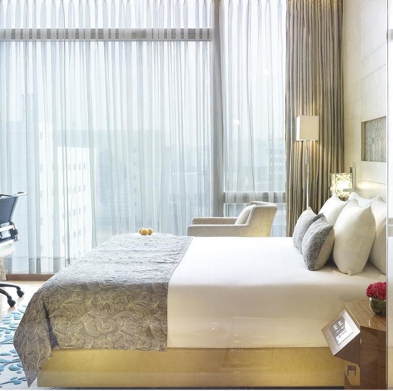 Deluxe King Room on F&B