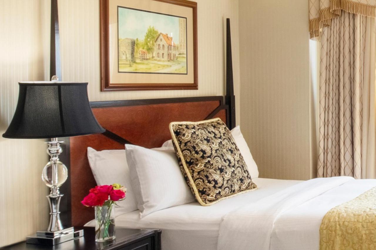 Standard Queen Room