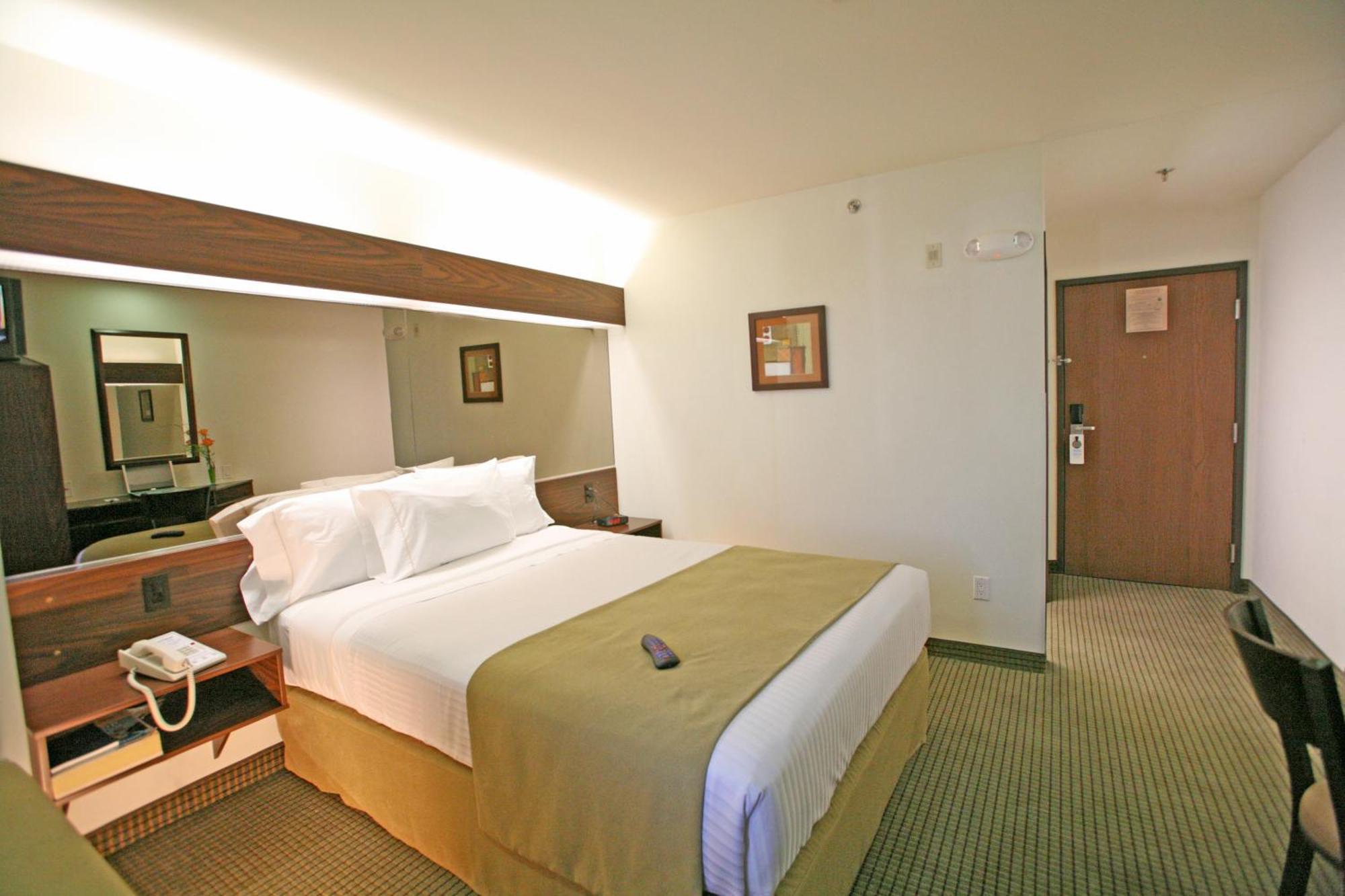 Queen Room - Non-Smoking