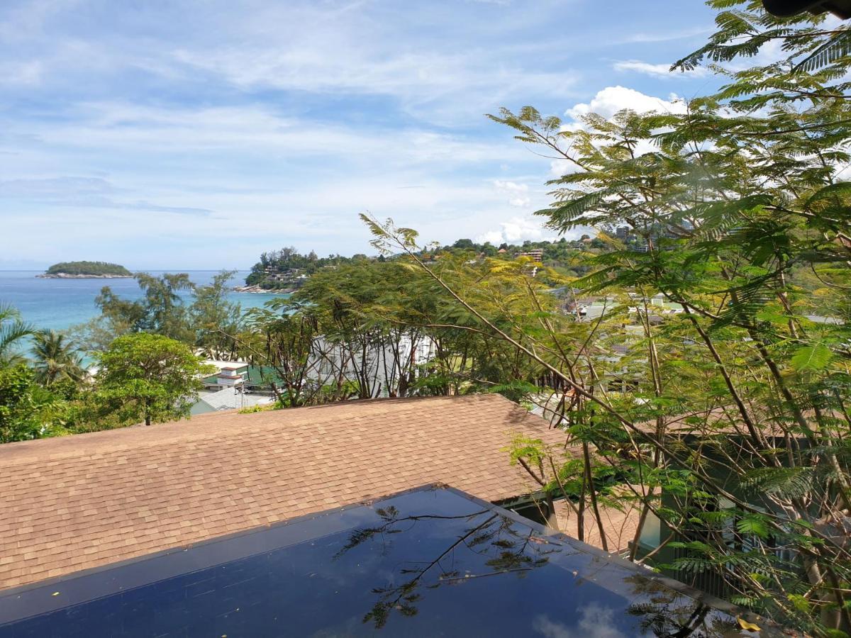Villa con Piscina e Vista Mare Parziale