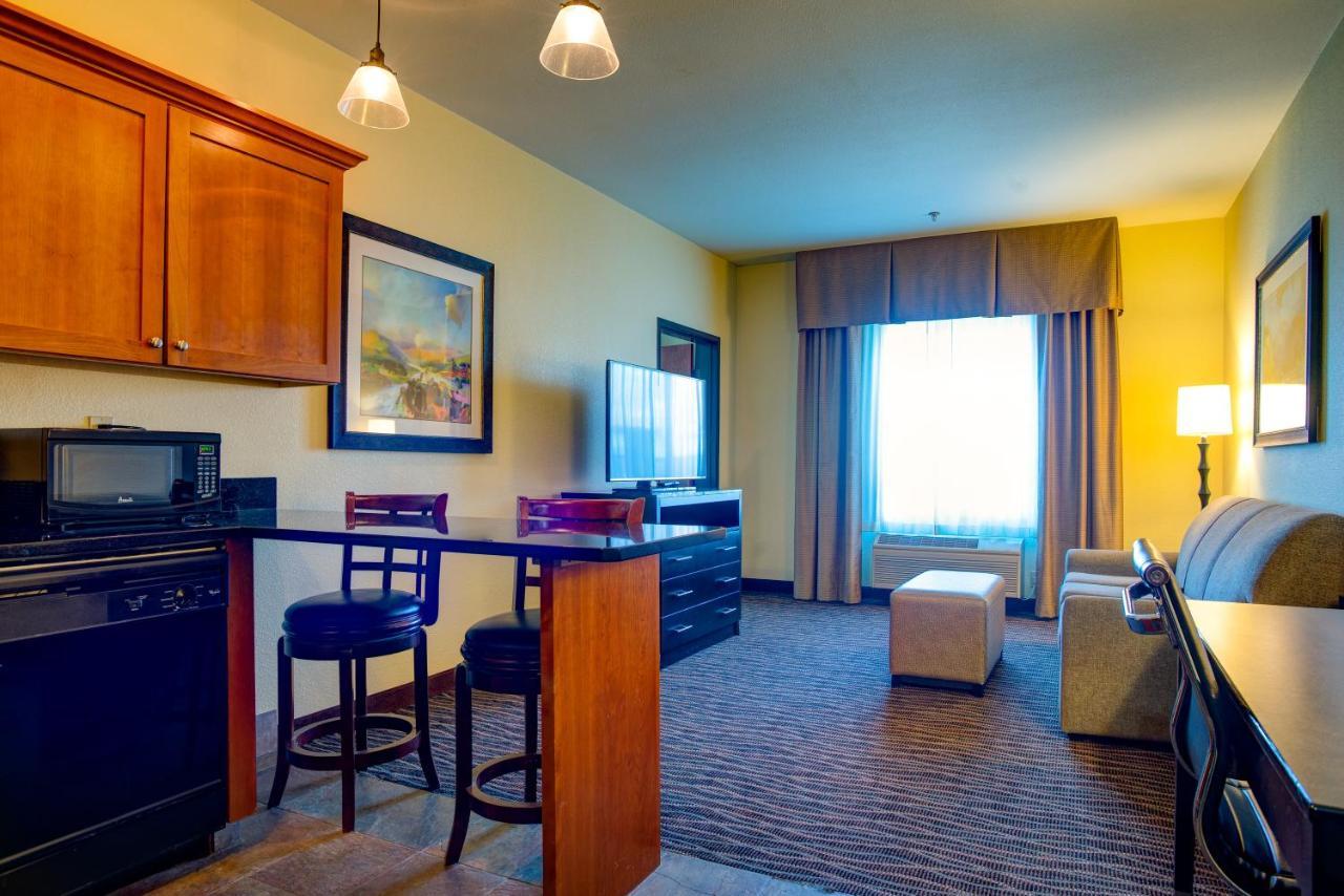 King Suite Kitchenette