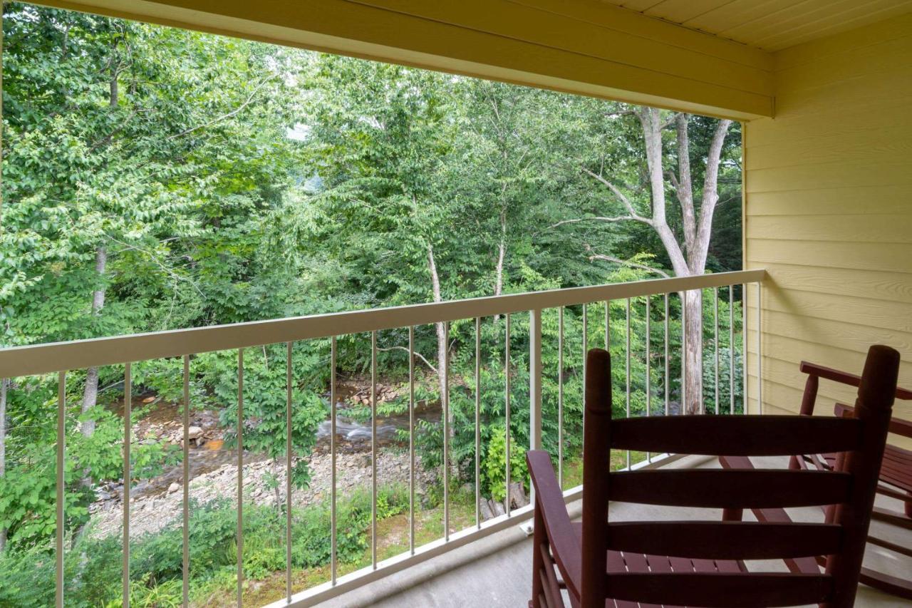 King Room with Creek View -  Non-Smoking