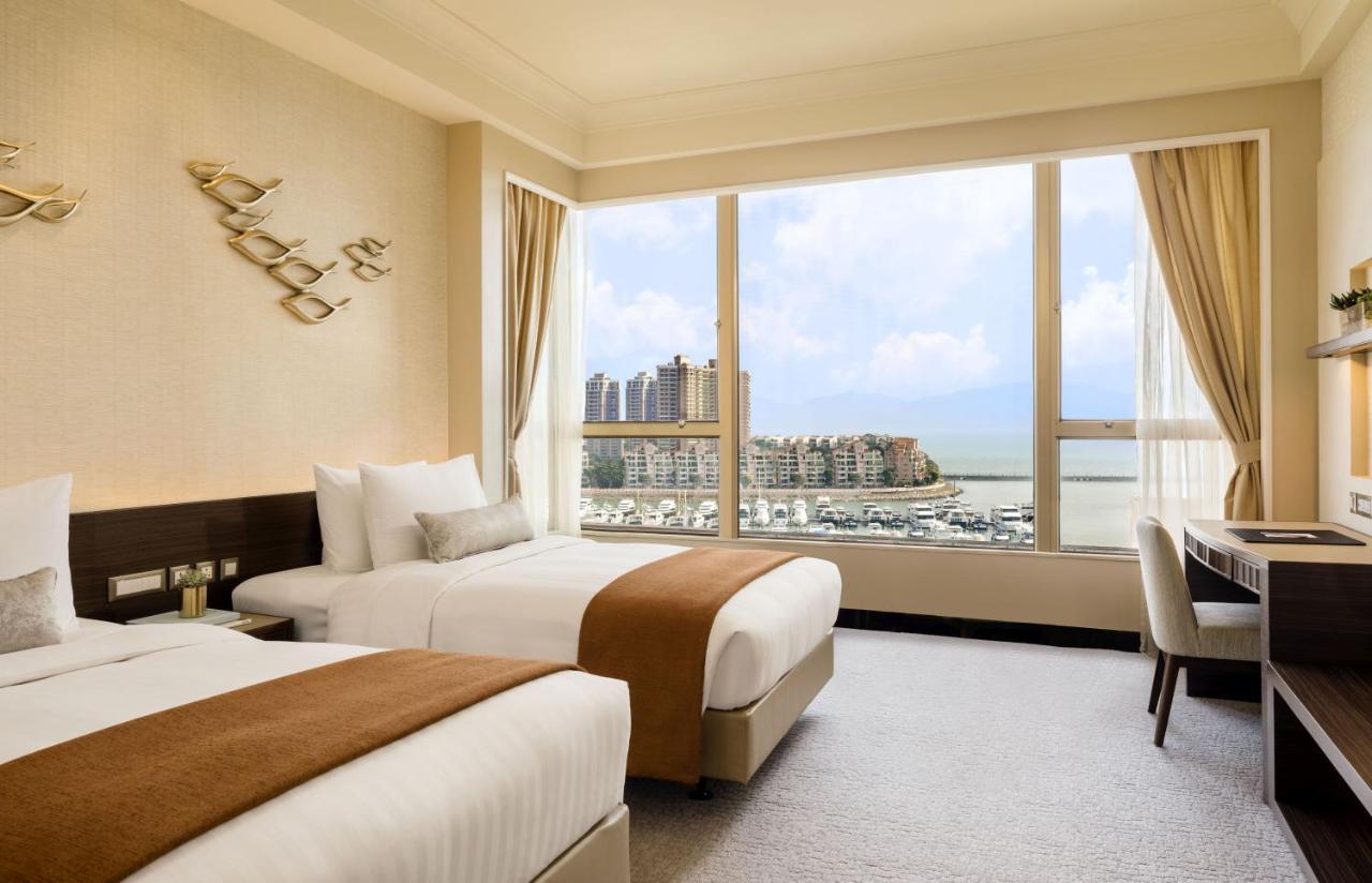 Chill-out Package - Deluxe Seaview Room with Twin Beds