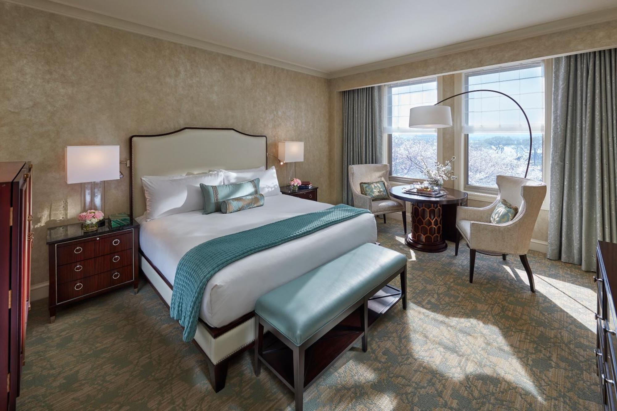 Deluxe Water View King Room