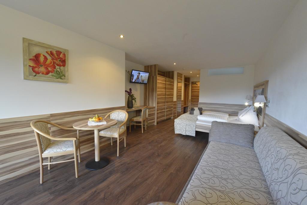 Double Room,115574474:JPEG