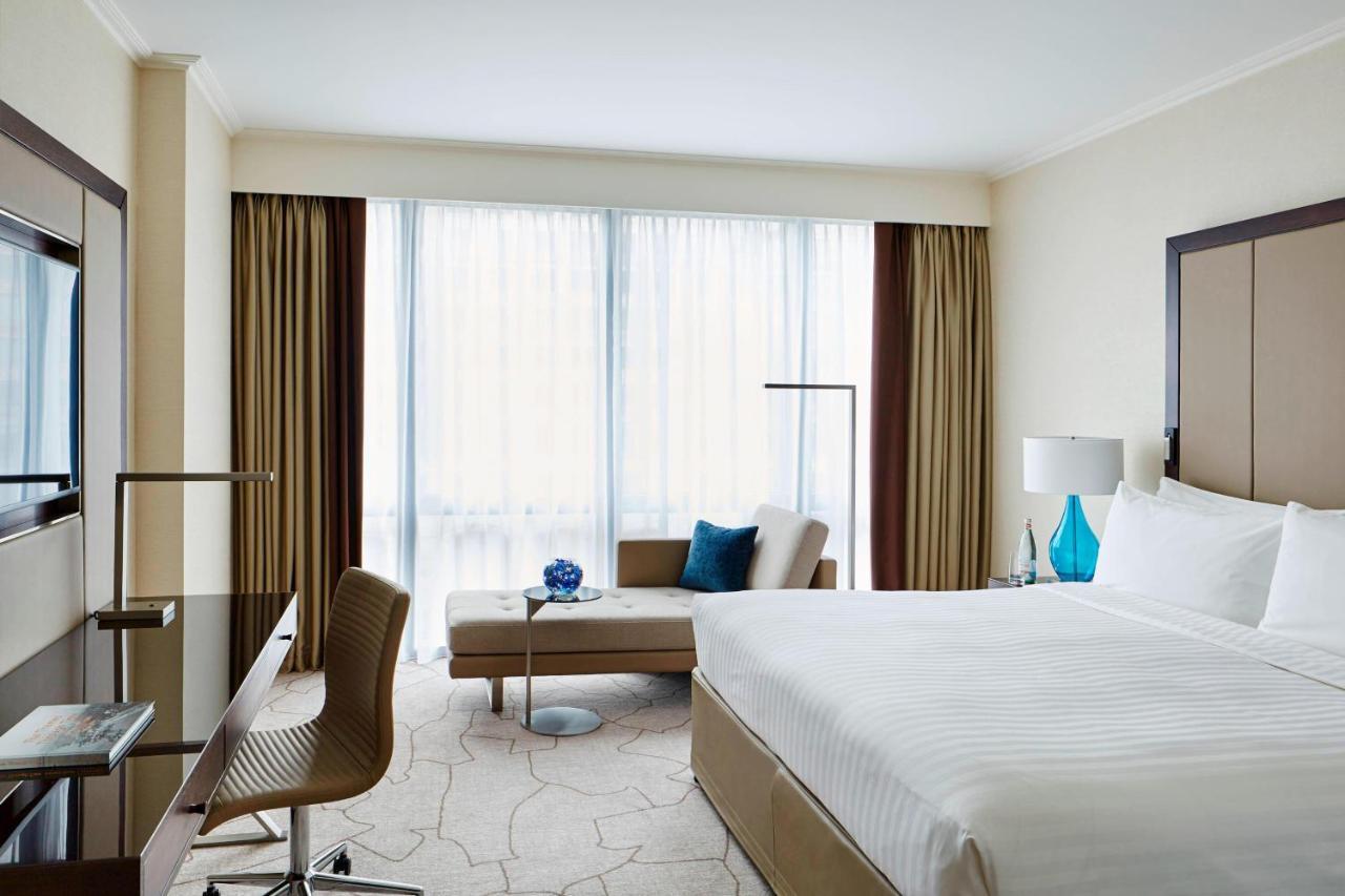 Executive Room Executive lounge access Guest room 1 King,1382607488:JPEG