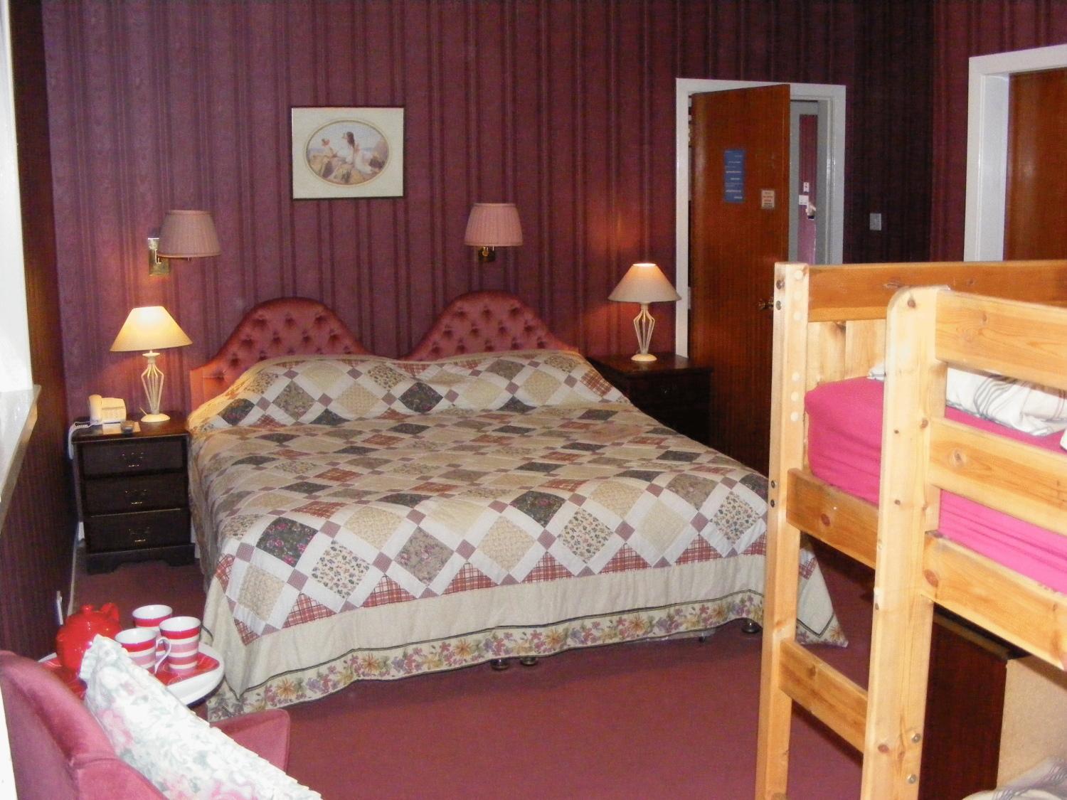 Family Room (2 Adults + 3 Children)