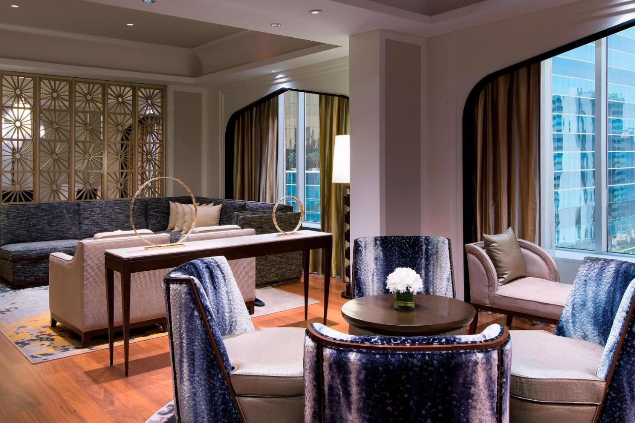 Presidential Suite, 1 King, Bathrooms: 2