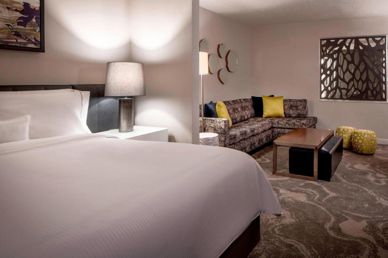 Executive Room Larger Guest room 1 King Sofa bed,1353917390:JPEG