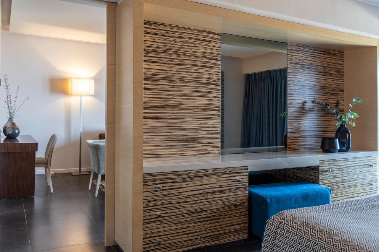 Executive Suite,1174057731:JPEG