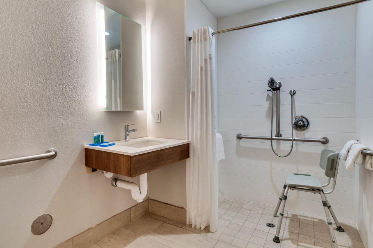 Standard Queen Room with Two Queen Beds and Mobility Accessible Roll-In Shower