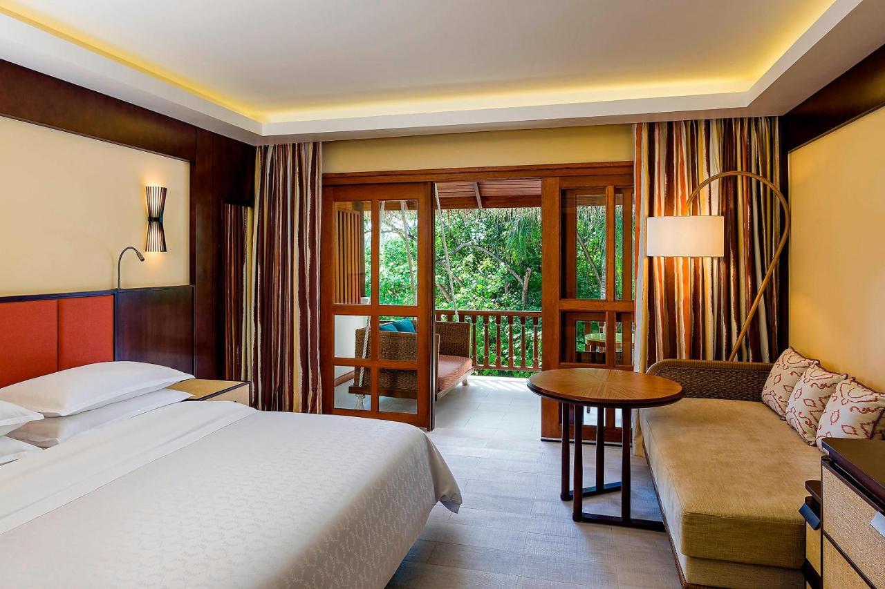 Deluxe King Room Island View
