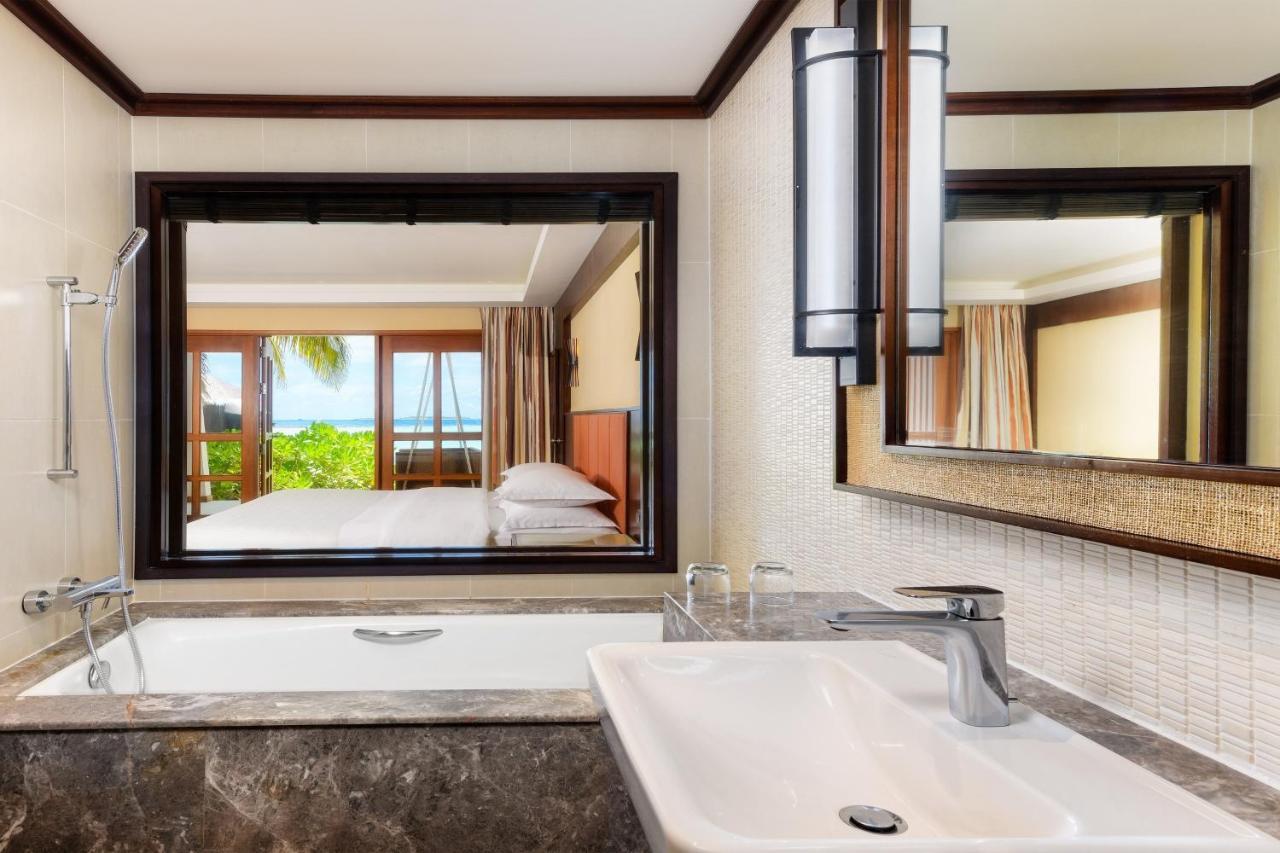 Deluxe King Room Beach View