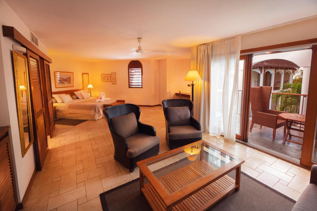 Junior Suite Pool Access