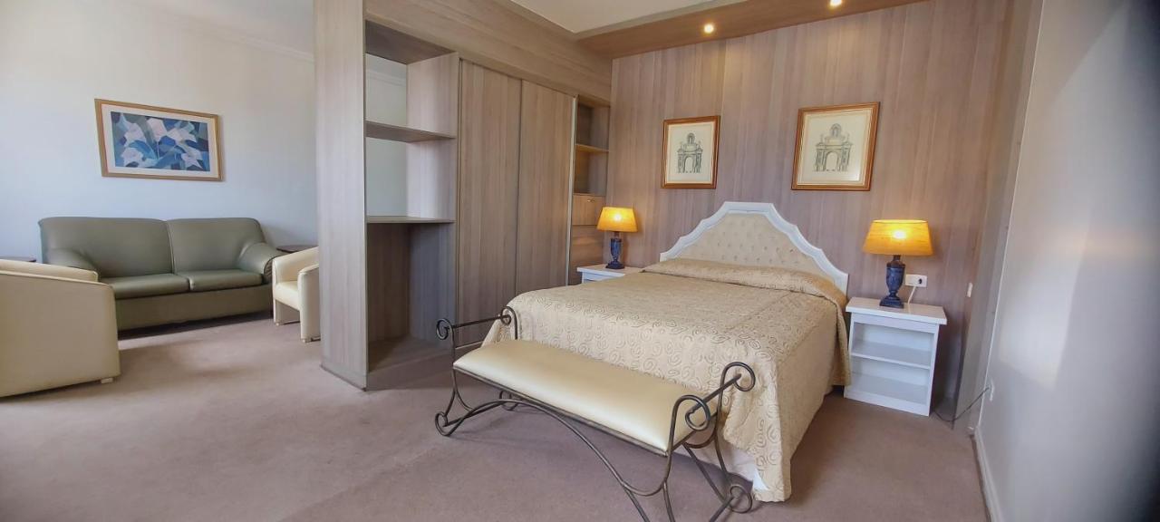 Suíte Deluxe com Banheira de Hidromassagem