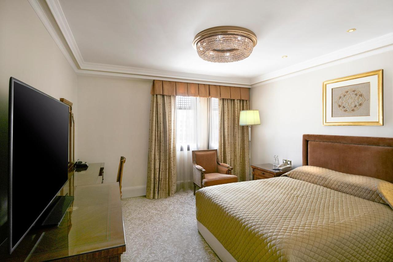 Grand Royal Suite Haram View 2 Bedrooms 1 Super King 1 Queen Bed