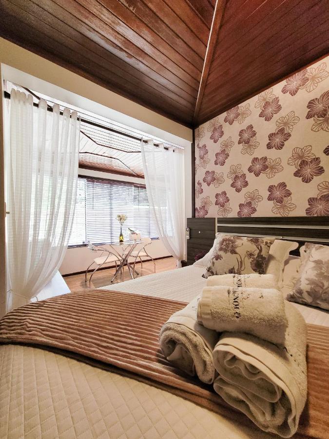 Suíte Luxo com Banheira de Hidromassagem