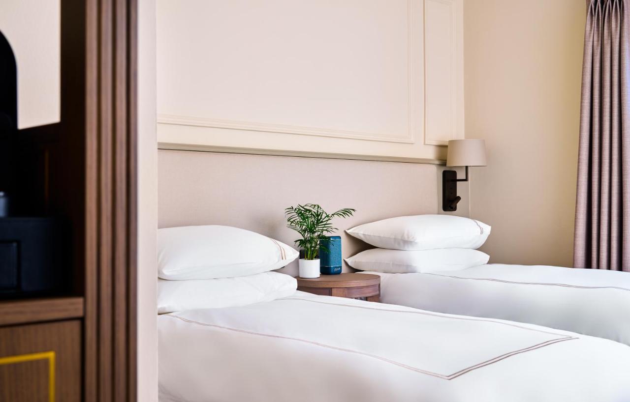 William Street Twin Room with Sofa Bed