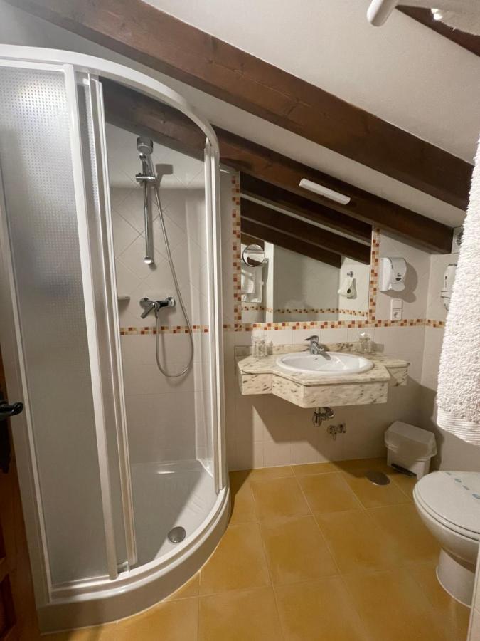 Budget Double Room Attic,1186821577:JPEG