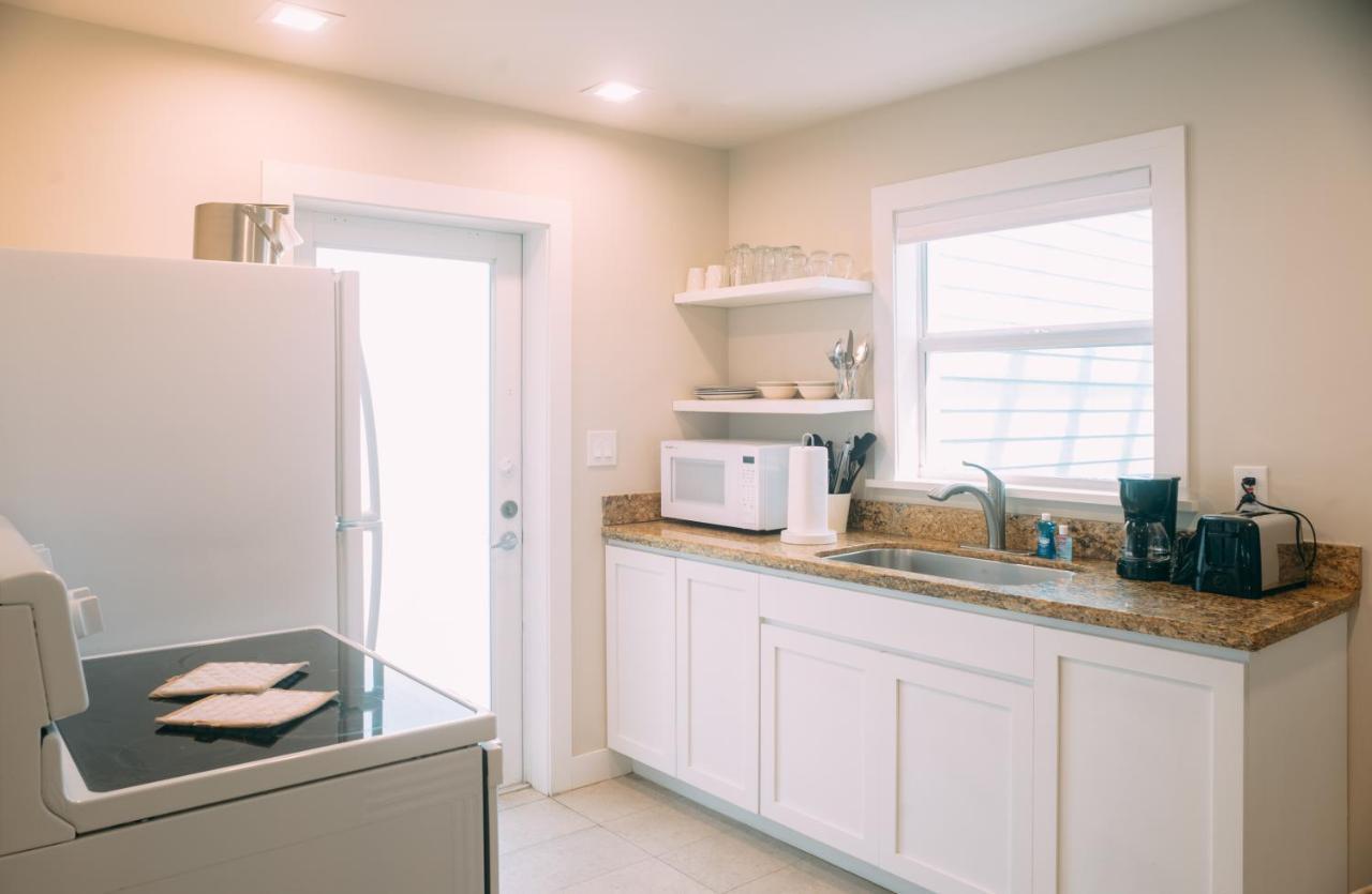 Canal view One Bedroom Suite Off the Main Property