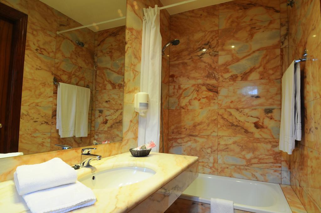Habitación Triple (2 adultos + 1 niño)